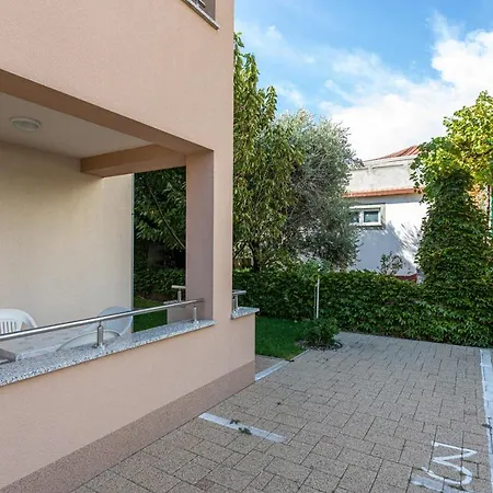 Crnekovic V Apartment *