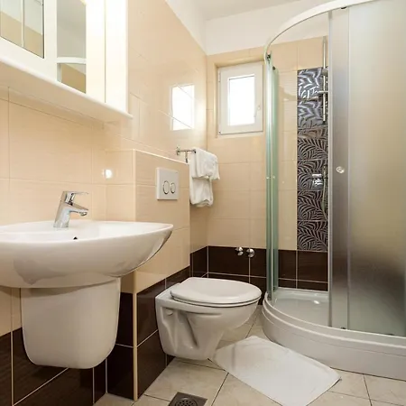 Crnekovic V Apartment