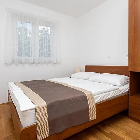Crnekovic V Apartment