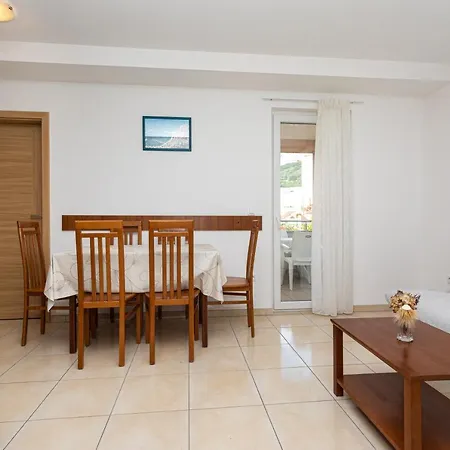 Crnekovic V Apartment *