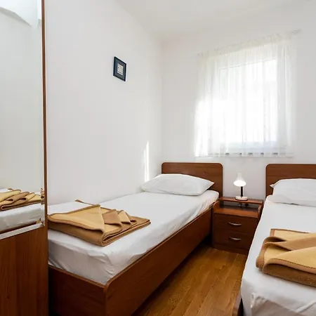 Crnekovic V Apartment
