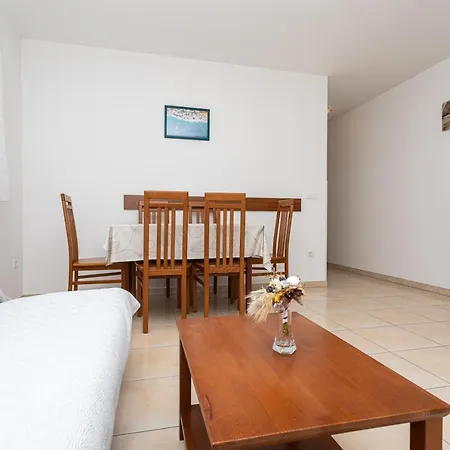 Apartment Crnekovic V