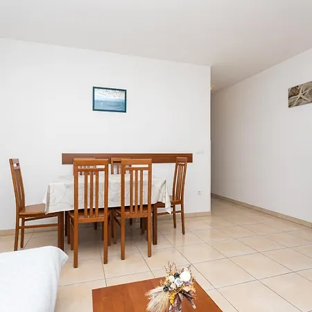 Crnekovic V Apartment