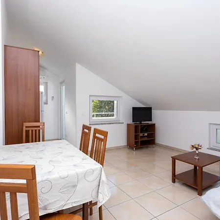 Crnekovic V Apartment