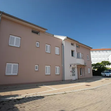 Crnekovic V Apartment *