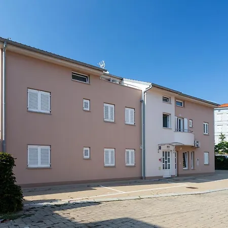 Crnekovic V Apartment *