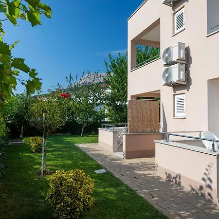 Crnekovic V Apartment *